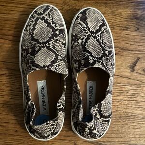 Slip on shoes-Steve Madden